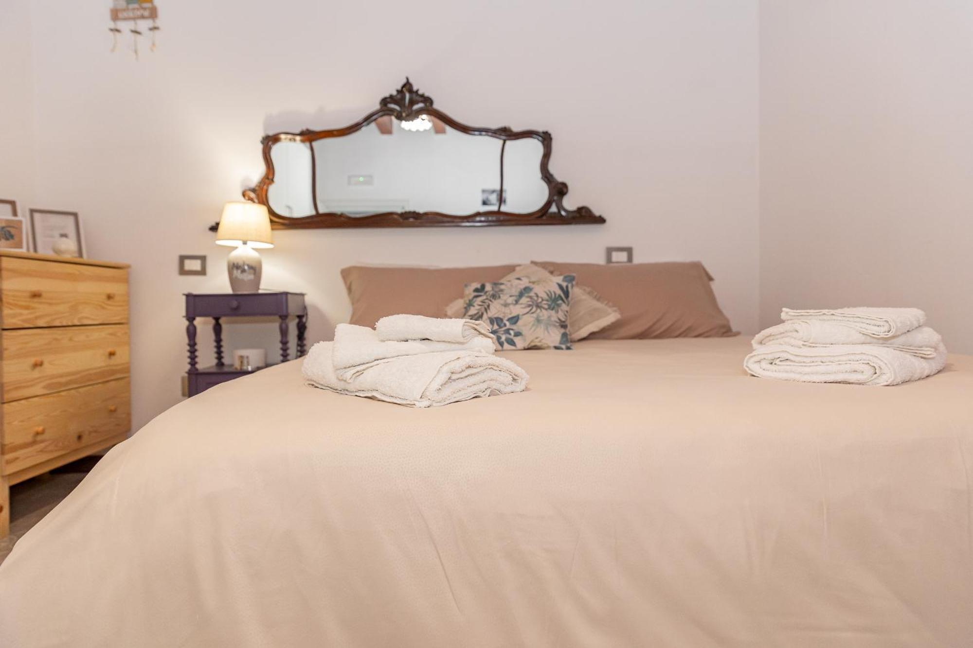 Centro Storico Redmood House A 5 Min Dal Mare, Wi-Fi, A/C E Netflix Lejlighed Barletta Eksteriør billede